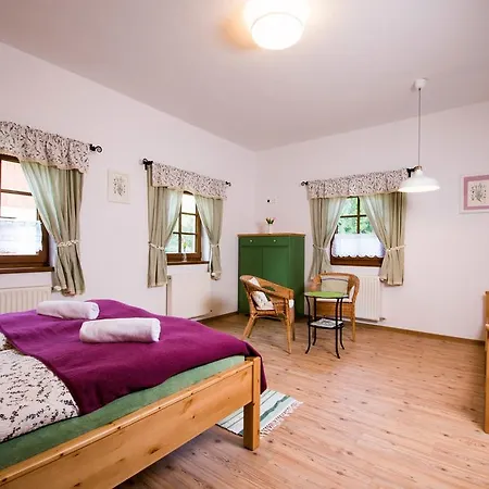 U Starych Sadek Guest house 3*